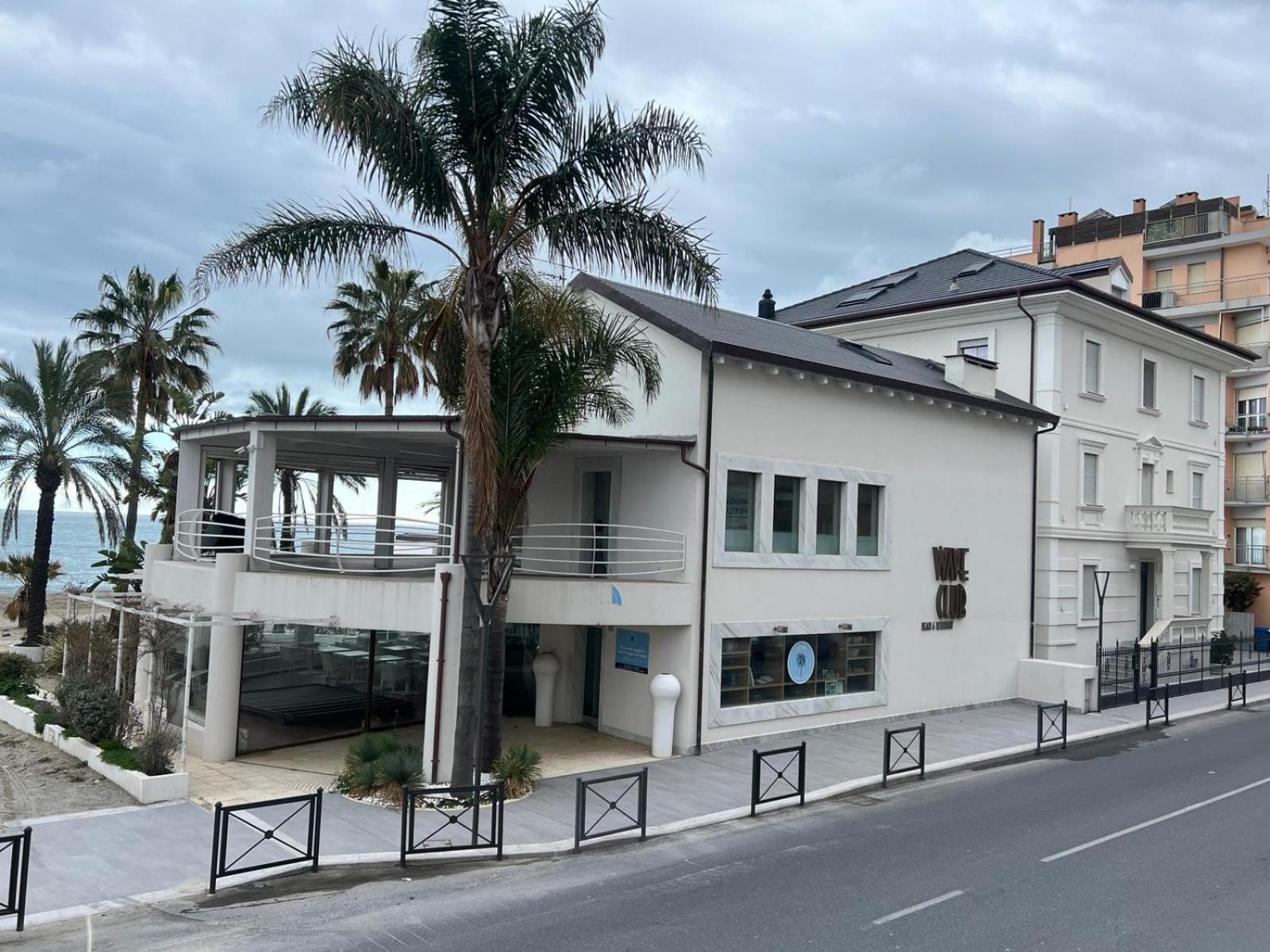 Hotel De La Plage Pietra Ligure Exterior foto