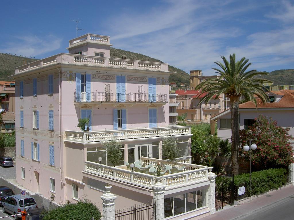 Hotel De La Plage Pietra Ligure Exterior foto