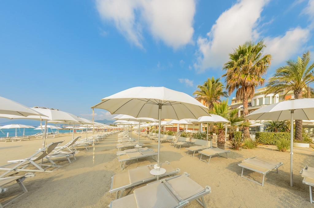 Hotel De La Plage Pietra Ligure Exterior foto