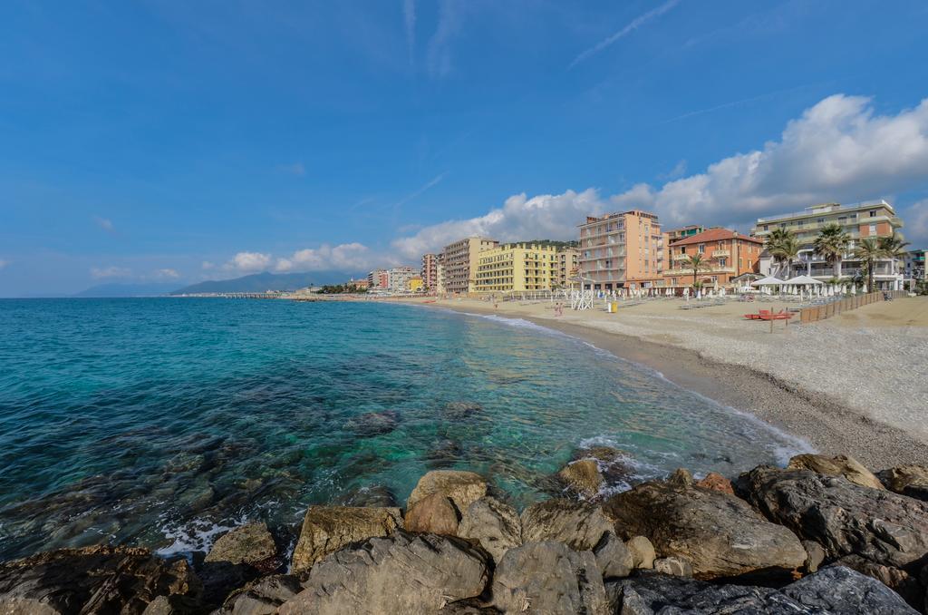 Hotel De La Plage Pietra Ligure Exterior foto